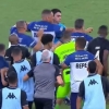 ​Jogadores do Botafogo ficam na bronca com árbitro por encerrar jogo antes de falta e geram confusão; veja!