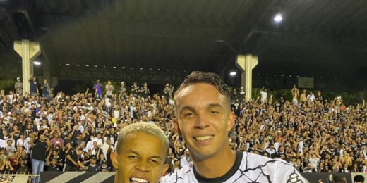 Joia da base do Corinthians assina primeiro contrato profissional com o clube