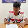 Joia do sub-17 assina contrato profissional com o São Paulo