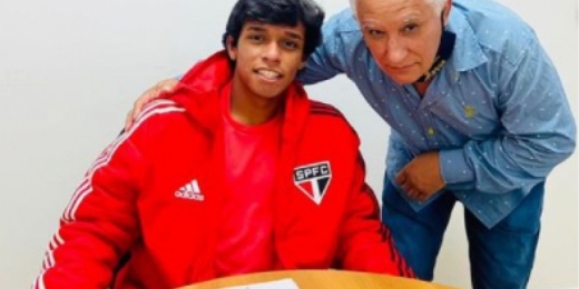 Joia do sub-17 assina primeiro contrato profissional com o São Paulo