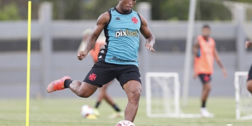 Juninho celebra primeiro gol como profissional do Vasco e cita meta: 'Quero fazer de 2022 o meu ano'