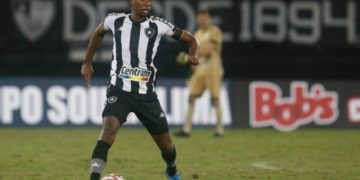 Kanu comanda a preleção do Botafogo antes da partida contra o Vitória: 'Nossa essência é vencedora'