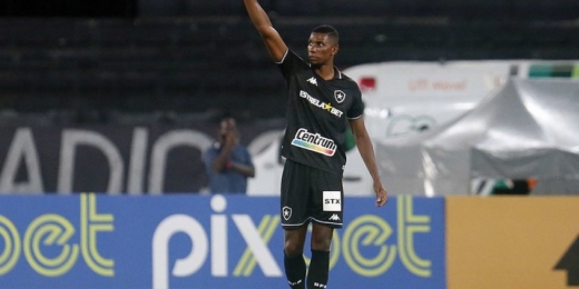 Kanu, do Botafogo, faz nova análise de frase sobre Real Madrid: 'Clube caminha para mudança de direção'