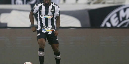 Kayque, volante do Botafogo, relata que sofreu injúria racial por policiais: 'Fui tratado como um bandido'