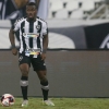 Kayque, volante do Botafogo, relata que sofreu injúria racial por policiais: ‘Fui tratado como um bandido’