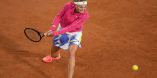 Kvitova sofre acidente durante coletiva de imprensa e desiste de Roland Garros