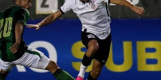 Lateral Léo Santos se destaca em vitória do Corinthians no sub-20