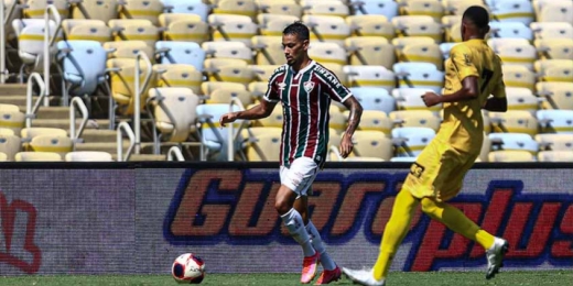 Lucca recebe terceiro cartão amarelo e desfalca o Fluminense contra o Internacional