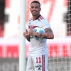 Luciano volta a marcar após oito jogos e briga pela titularidade no São Paulo
