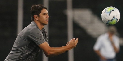 Lúcio Flávio destaca retorno de Chay ao Botafogo e mostra confiança em Matheus Nascimento