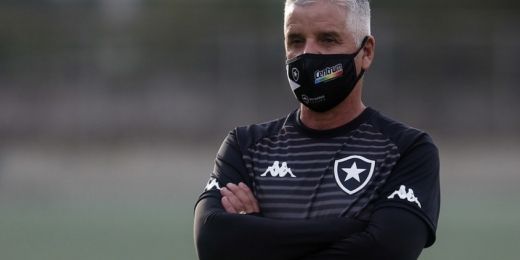 Luís Fernando fala em ansiedade ao explicar 'relaxada' do Botafogo em vitória: 'Importante são três pontos'