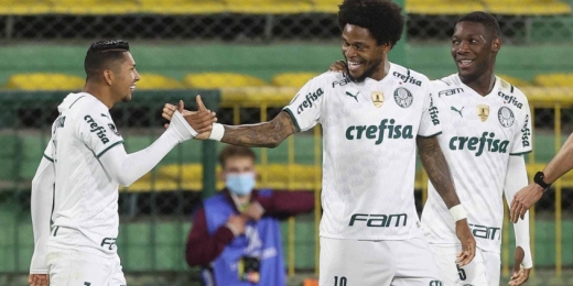 Luiz Adriano entra na lista dos maiores artilheiros da história do Palmeiras