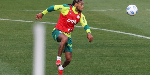 Luiz Adriano não vai a campo por opção técnica; jogador quer mais minutos no Palmeiras
