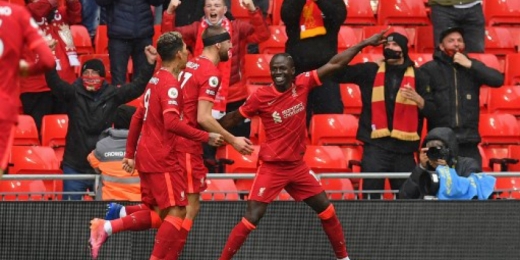 Mané decide, Liverpool vence e garante vaga na Champions League