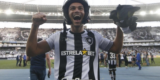 Marco Antônio vibra com vitória do Botafogo: 'Estou vivendo muitas alegrias com essa camisa do Fogão'