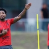 Marinho busca conselhos de companheiros e se dedica por nova função no Flamengo: ‘Me soltando’