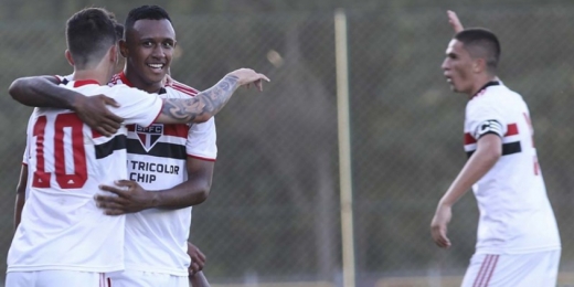 Marquinhos vibra com gol na estreia de Alex no São Paulo: 'Especial'