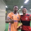 Matheus França, do Flamengo, doa par de chuteiras para o capitão do Forte (ES): ‘Eu também já precisei’