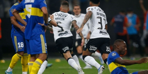 Maycon destaca espírito do Corinthians na vitória contra o Boca Juniors: 'Muita entrega'