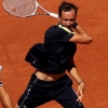 Medvedev quebra tabu em Roland Garros e vence a primeira