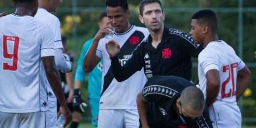 Meninos da Colina: Siston projeta estreia do Vasco no Brasileirão Sub-20 diante da Chapecoense