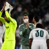 Mesmo com vice no Mundial, Palmeiras deixa hotel em Abu Dhabi aplaudido por torcedores