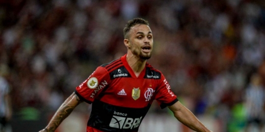 Michael iguala a temporada mais artilheira da carreira e quadruplica marca de 2020 pelo Flamengo