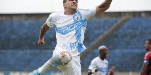 Na estreia de Adilson Batista, Londrina bate Athletico na ida das quartas de final do Paranaense