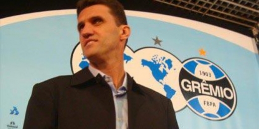 Na primeira passagem pelo Grêmio como treinador, Mancini foi demitido mesmo invicto