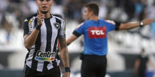 Na volta da torcida, Botafogo vence o Sampaio e vira vice-líder da Série B