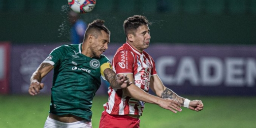 Náutico vence o Goiás e continua firma na liderança da Série B