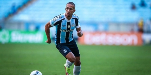 Nicolas faz estreia pelo Grêmio e recebe elogios de Mancini