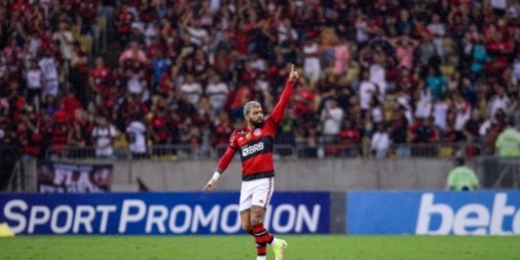 No Maracanã cheio, Flamengo vence o Ceará e adia título do Atlético-MG