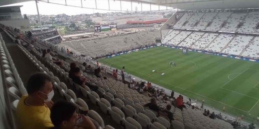 No primeiro jogo com capacidade total de público permitida, Corinthians registra recorde do ano