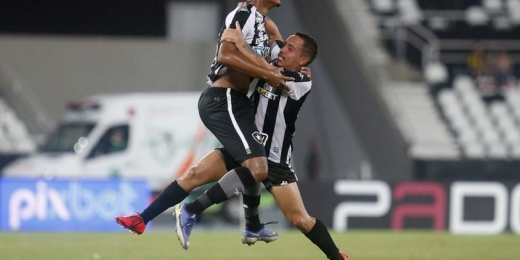 Noite especial: Lucas Mezenga e Rikelmi marcam primeiro gol pelo Botafogo em goleada