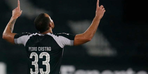 Nos bastidores, Pedro Castro exalta vitória do Botafogo, fora de casa, e analisa jogada do gol de Warley