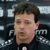 Novidade na Colina: Fernando Diniz comanda seu primeiro treino no Vasco no CT Moacyr Barbosa