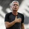 O método Luís Castro: técnico do Botafogo ‘dá as caras’ e coloca posse, pressão e intensidade em pauta
