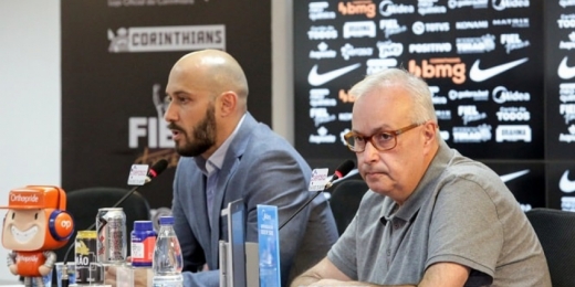 Organizada do Corinthians pede as saídas de Alessandro e Roberto de Andrade
