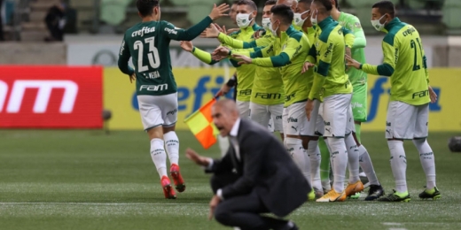 Palmeiras sai na frente, mas Corinthians busca empate no Dérbi
