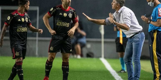 Passeio na Vila! Gabigol faz três contra o Santos, e Flamengo goleia com direito a marca de estreante