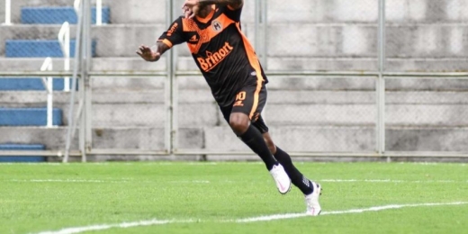 Patrick Vieira, ex-Palmeiras, marca em sua estreia pelo Manauara