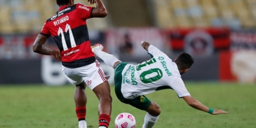 Patrocinador do Flamengo faz promessa inusitada em campanha para Vitinho não ocultar a marca