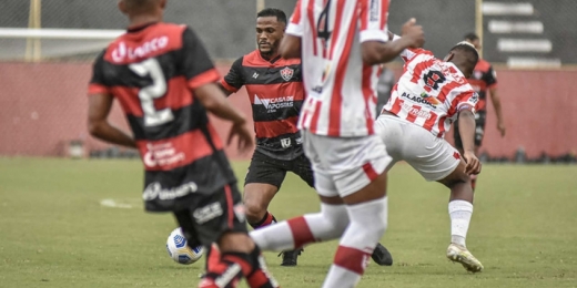 Paulo Victor destaca evolução do Vitória e comenta sobre o restante da temporada 2021
