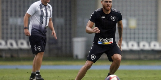Pedro Castro reconhece que Botafogo precisa melhorar na criação e elogia Chamusca: 'Sabe gerir bem o grupo'
