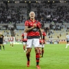 Pedro celebra marca de 100 jogos com a camisa do Flamengo: ‘Orgulho por toda história escrita’