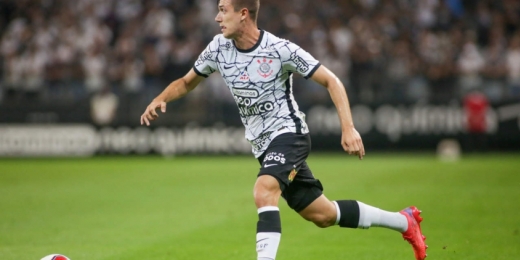 Piton volta a ser titular com Sylvinho e causa boa impressão na estreia do Corinthians em 2022