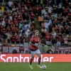 Por cotovelada, Léo Pereira pode perder eventual final do Flamengo na Libertadores