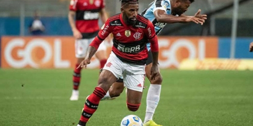 Posição de Rodinei em jogada do gol do Grêmio irrita torcida do Flamengo