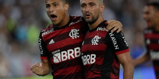 Preciso e com futebol envolvente, Arrascaeta é crucial para o Flamengo vencer o Botafogo em clássico